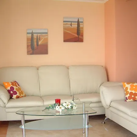 Apartment Mit Pool, Garten Und Meerblick *