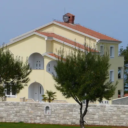 Mit Pool, Garten Und Meerblick Apartment Savudrija