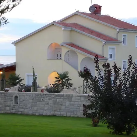 Mit Pool, Garten Und Meerblick Daire Savudrija