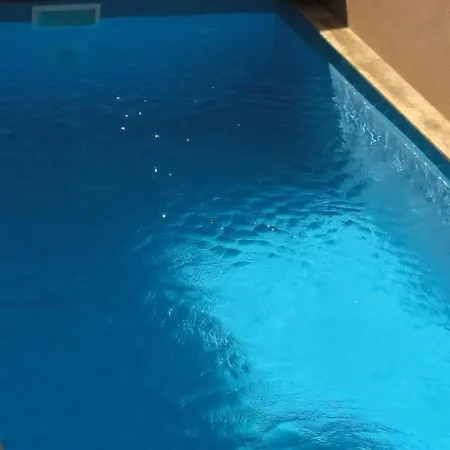 アパート Mit Pool, Garten Und Meerblick
